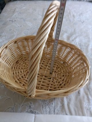 cesta mimbre en claro