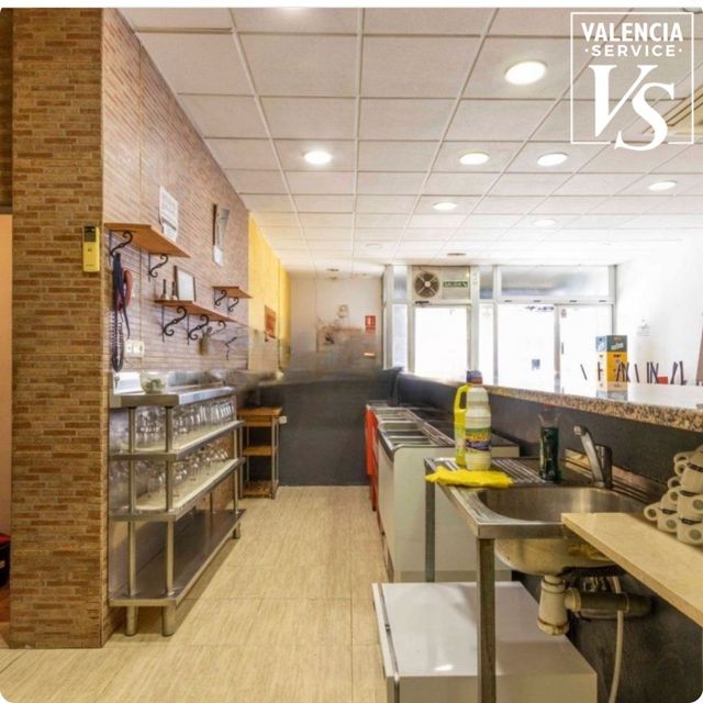 0609 - VENTA BAJO Y LICENCIA CAFET-BAR-RESTAURANTE