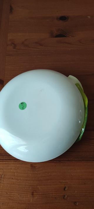 piatto in vetro decorato con fiore di calla in por