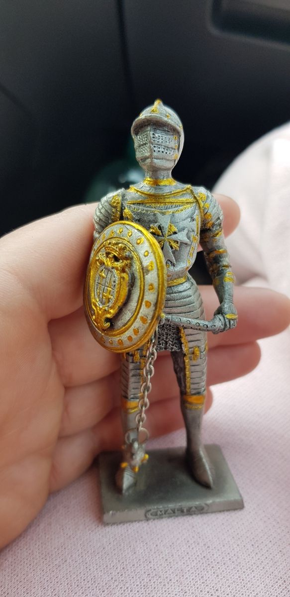 soldado con inscription Malta