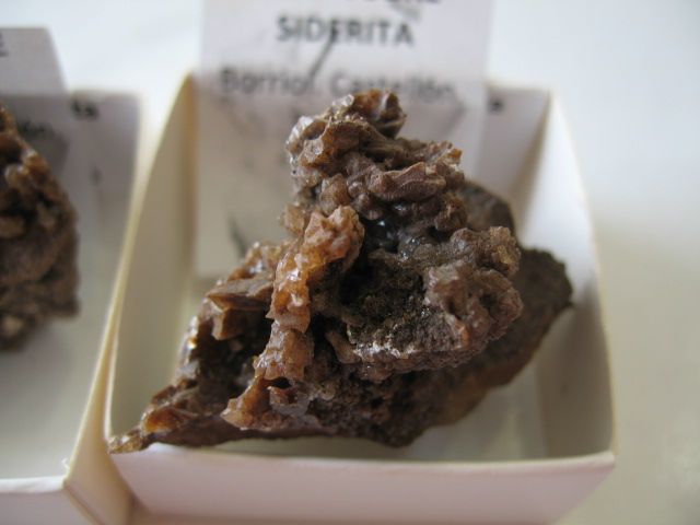 Gesso sobre siderite em caixas 5x5