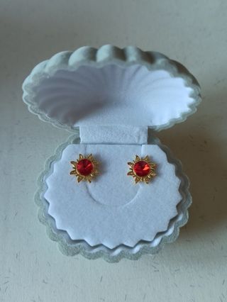 Pendientes de soles de plata chapada en oro 24k