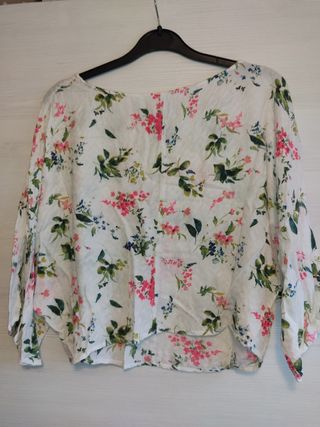 Blusa flores Stradivarius