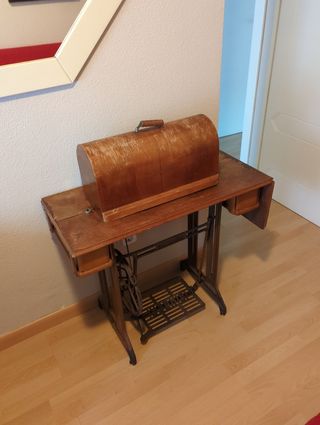 Maquina de coser Singer antigua