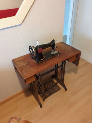 Maquina de coser Singer antigua