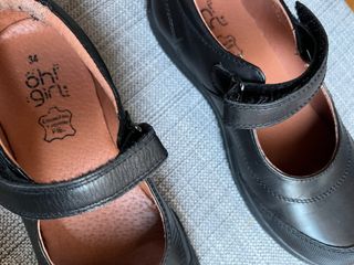 Chollo!!!! Zapatos de piel negros niña. Talla 34.