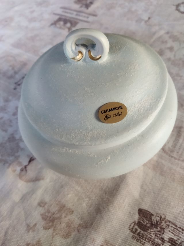 Vaso nuovo con cartellino e libro mug