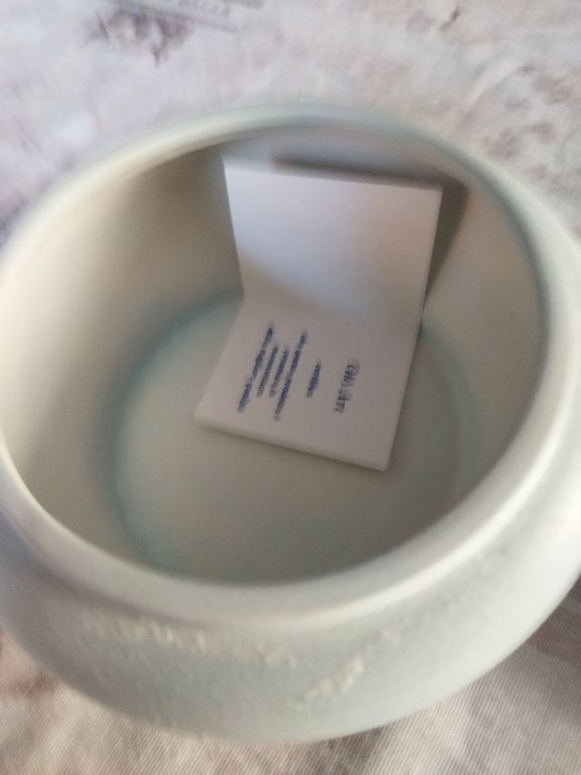 Vaso nuovo con cartellino e libro mug