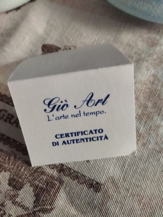 Vaso nuovo con cartellino e libro mug