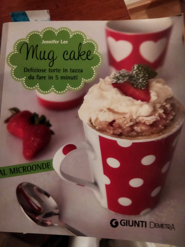 Vaso nuovo con cartellino e libro mug