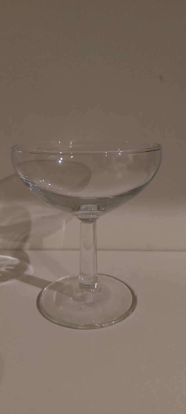 8 copas de margaritas y cocteles.