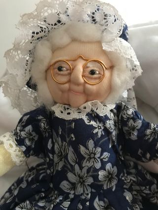 Muñeca Caperucita artesanal