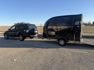 Remolque fibra de 750 kl como nuevo con portón