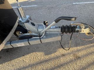 Remolque fibra de 750 kl como nuevo con portón