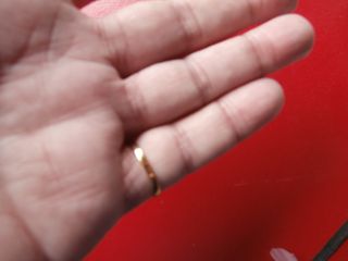 ANILLO CON PERLA ENGARZADA, CON BAÑO DE ORO