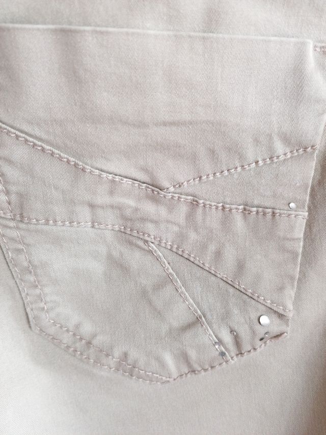 pantaloni elasticizzati beige