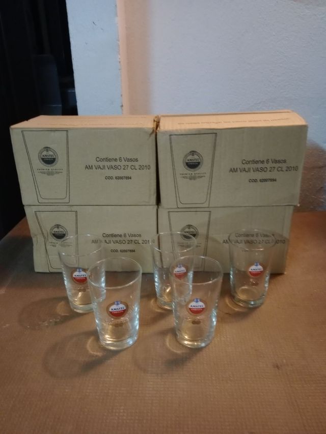 vasos de cerveza amstel