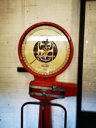 Gran báscula antigua.