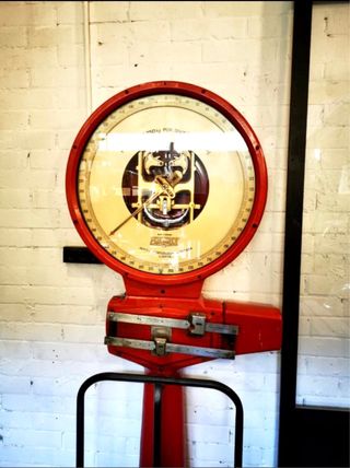 Gran báscula antigua.