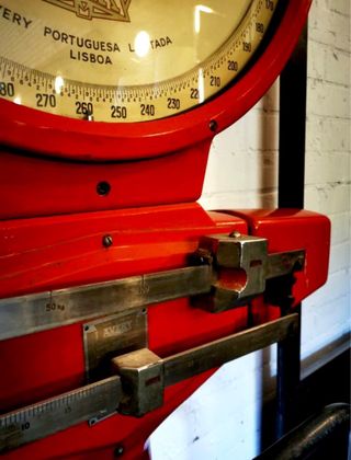 Gran báscula antigua.