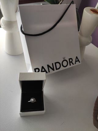Pandora anillo con perla,nunca se uso, impecable.