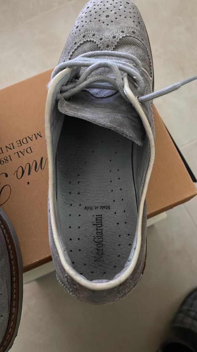 Stringate Nero Giardini grigie camoscio