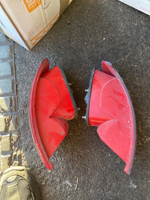 Luci posteriori Alfa 147 2005. 10€ entrambi