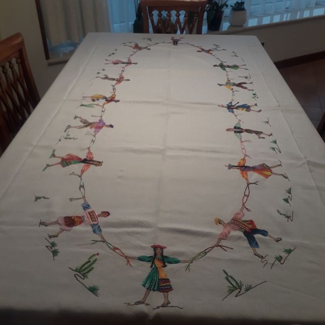TOVAGLIA RICAMATA A MANO BOLIVIANA