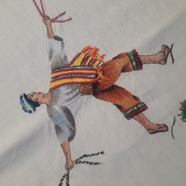 TOVAGLIA RICAMATA A MANO BOLIVIANA