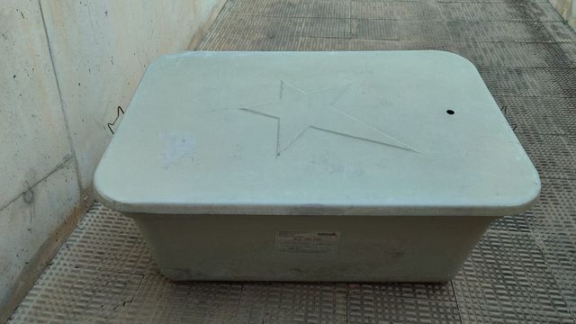 Depósito de poliéster Remosa 500 l con tapa