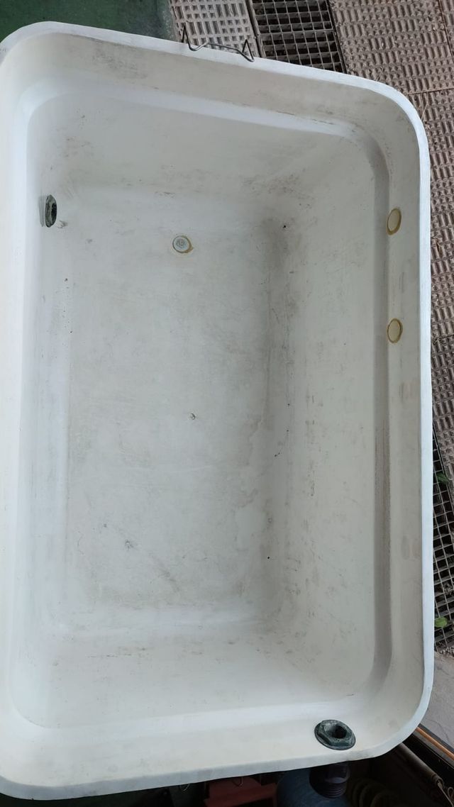 Depósito de poliéster Remosa 500 l con tapa