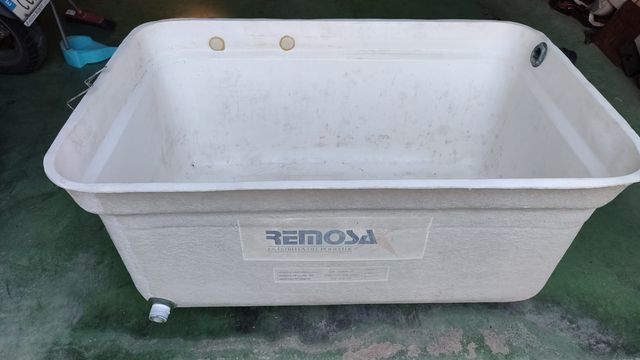 Depósito de poliéster Remosa 500 l con tapa