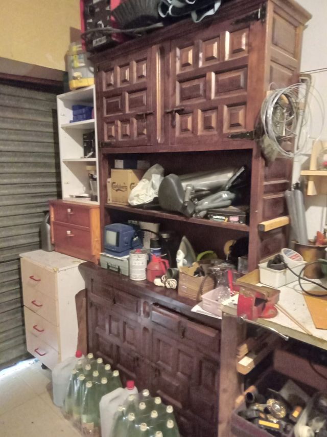 armadio scuro rustico