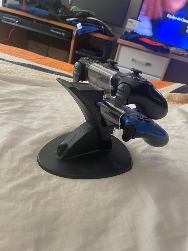 PS4 PRO (1 TB) + 2 controller+auricolari + GTA V