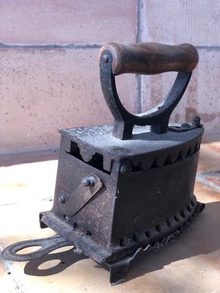 Antigua plancha de carbón