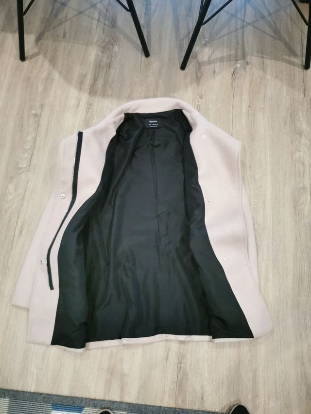 abrigo rosa palo Bershka