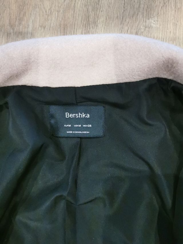 abrigo rosa palo Bershka