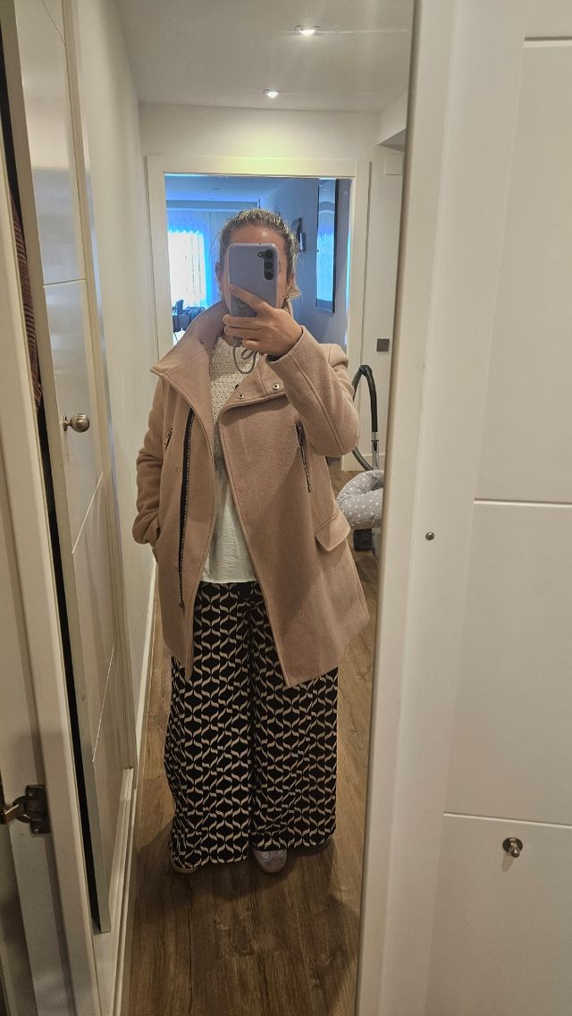 abrigo rosa palo Bershka