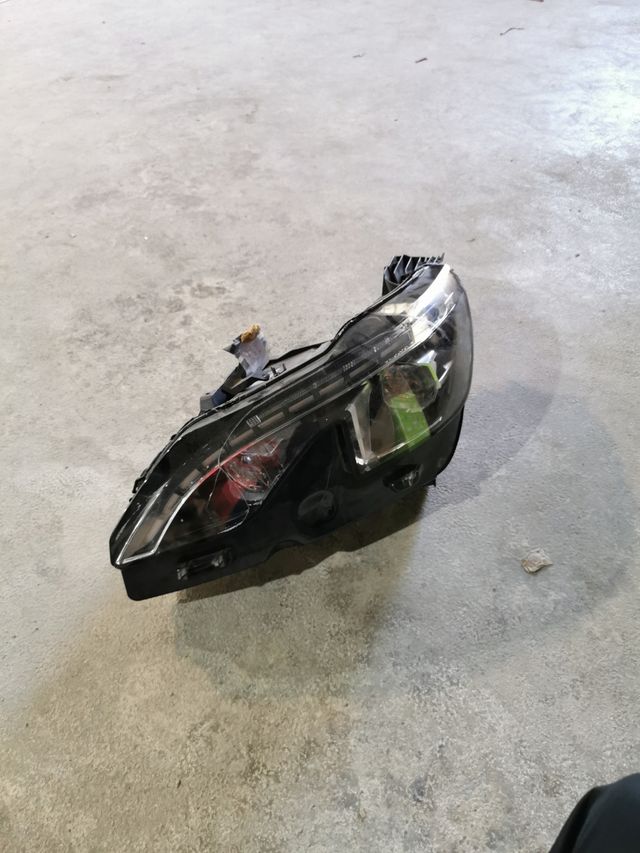 Faro Peugeot 3008
