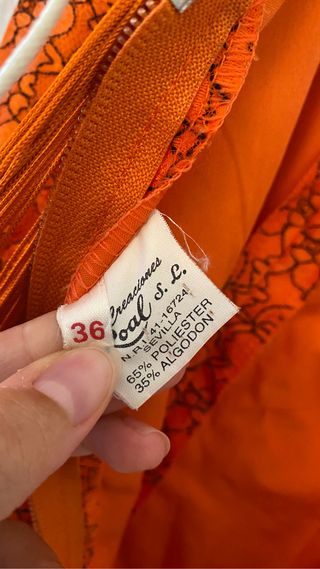 Vestido de flamenca sevillana con flecos y vuelo