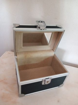 Caja maquillaje