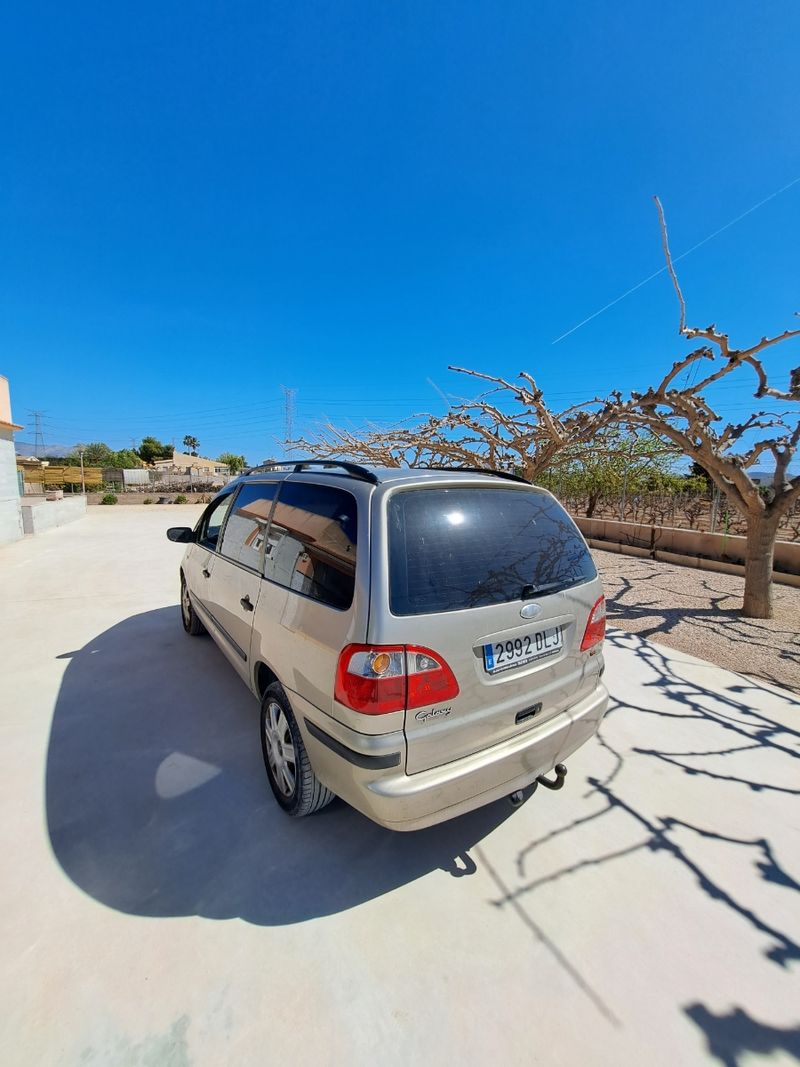 Ford Galaxy 2005 - foto 1