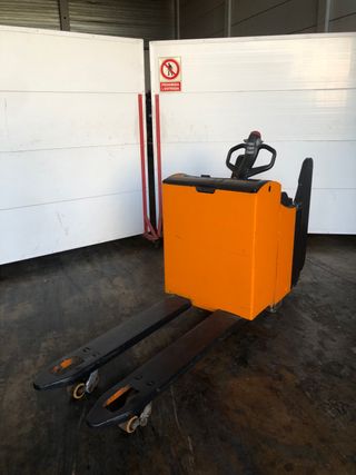 Transpalet electrico con plataforma STILL