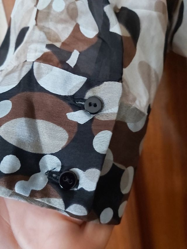 Blusa seda Zara, tamanho M, às bolas