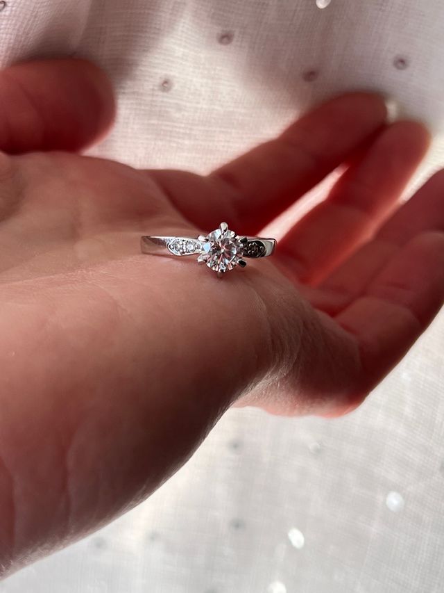 Solitario con diamante è brillantini Metallo