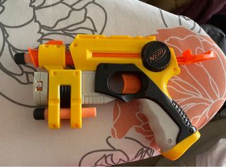 Pistola nerf de dardos con láser 