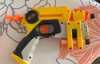 Pistola nerf de dardos con láser 