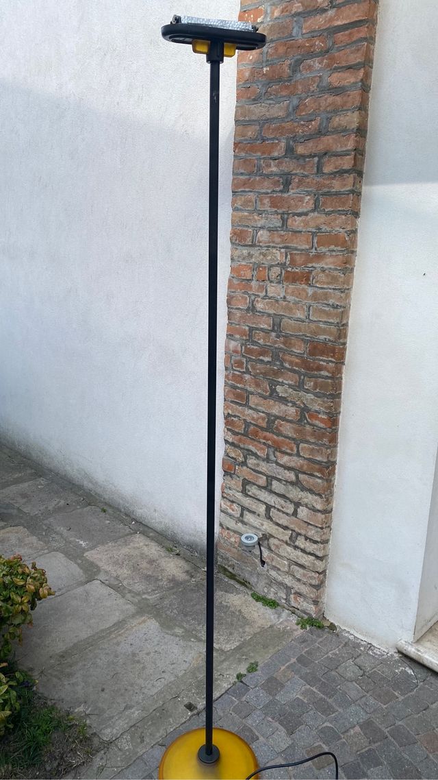 Lampada da terra Jill di Perry King