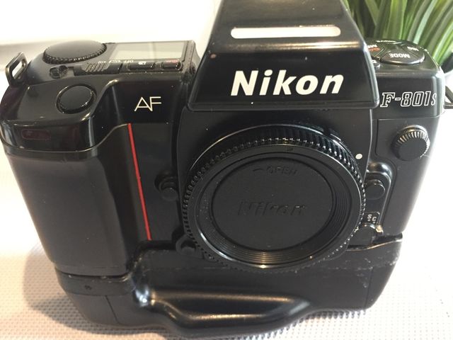 Nikon F-801S analógica.