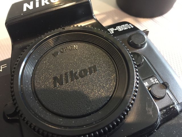 Nikon F-801S analógica.